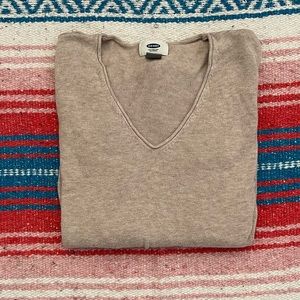 Old Navy women’s grey sweater size M.